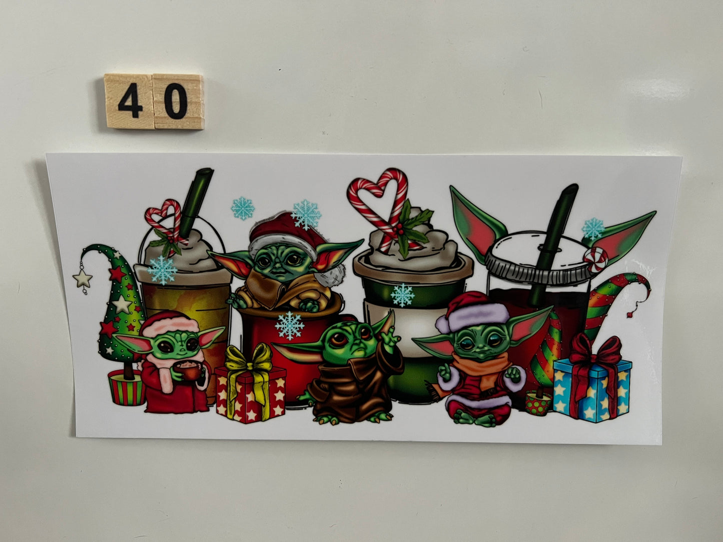 Baby Yoda in cups Christmas wrap (40)(L)